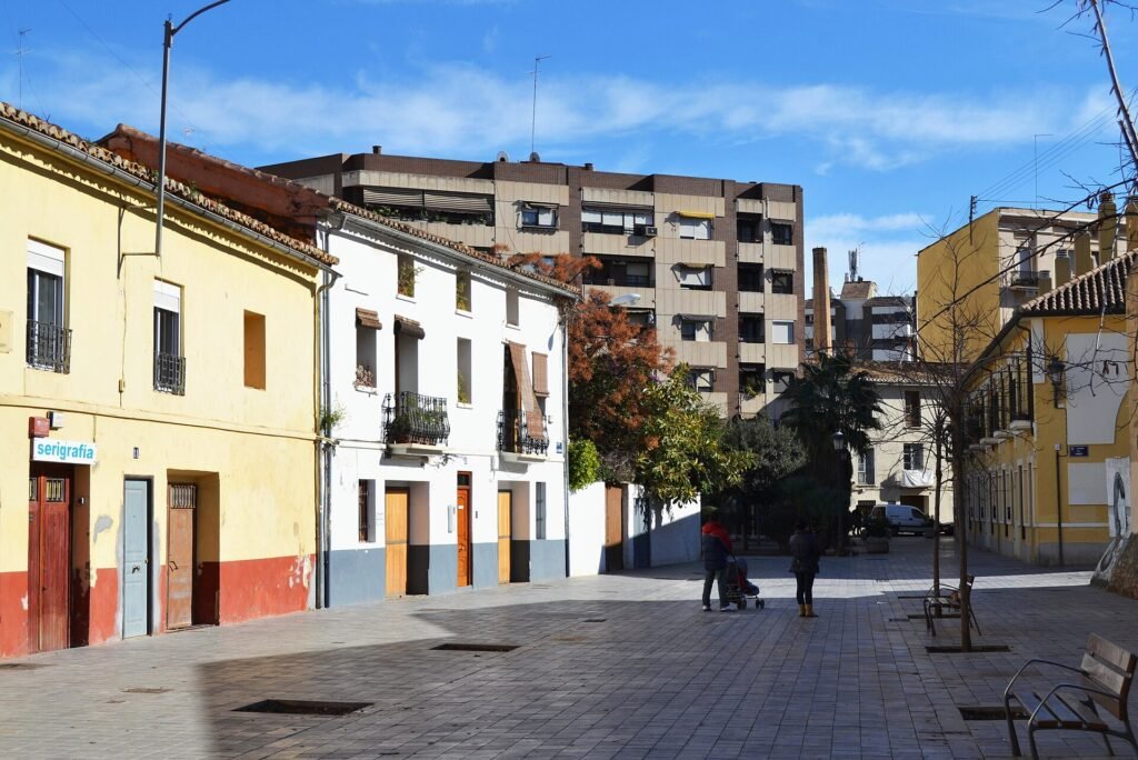 Alquilar barato en Valencia: zonas bien conectadas y asequibles